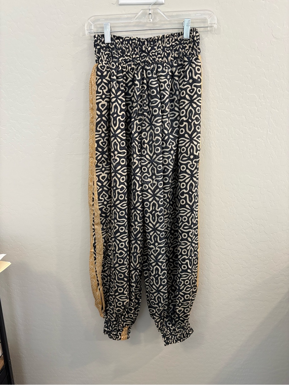 Rhea Navy & Cream Printed pants